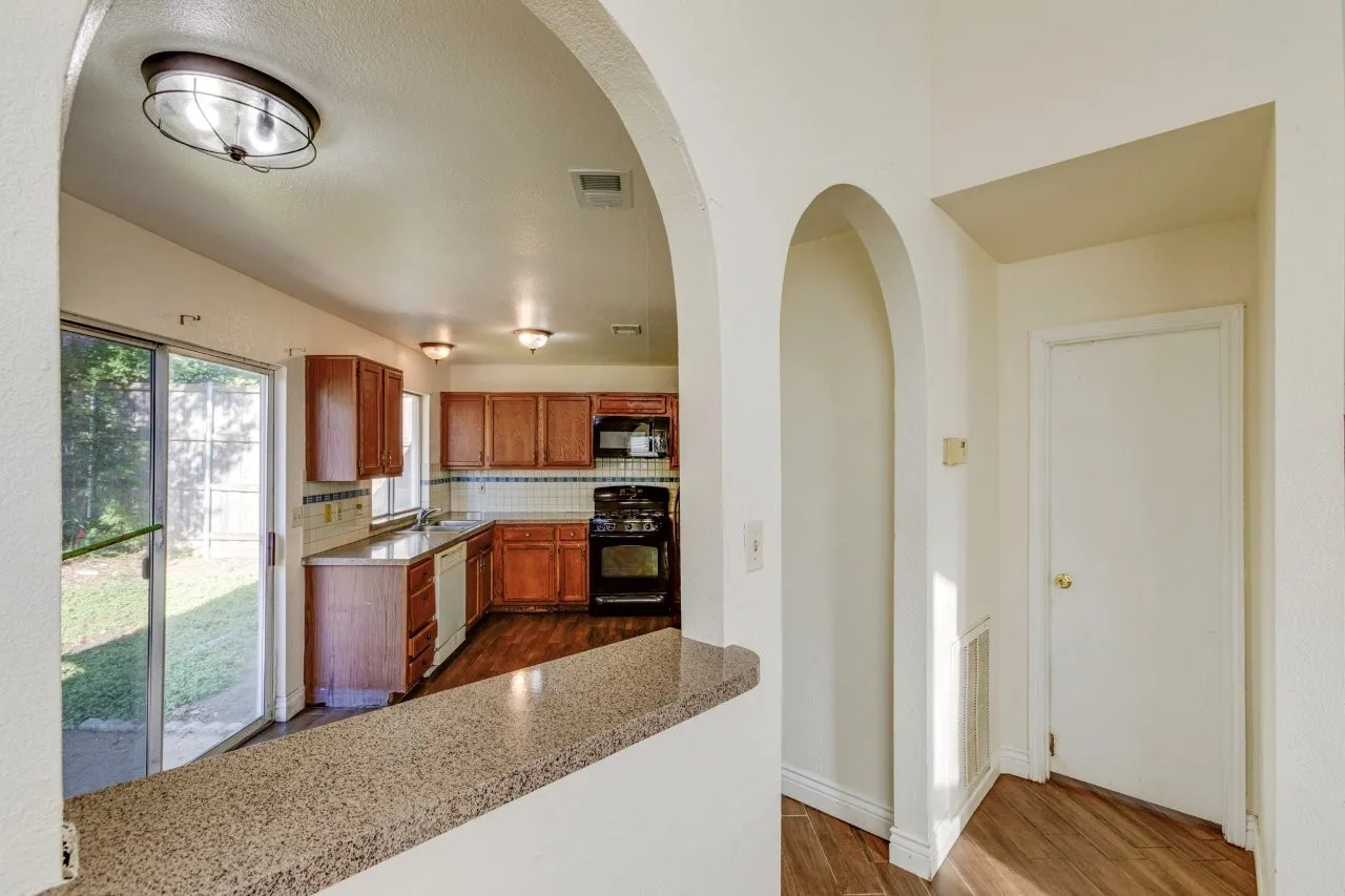 Single Family Residence For Sale in Dallas County , 5303 Waterford Drive, Mesquite, Texas 75150, 3 Bedroom, 2 Bathroom, 1 Garage spaces, 1,676 Sqft, built in 1986, mls#21409880, Real Estate Agent in Mesquite, Homes For Sale in Dallas county, Homes For Sale in Mesquite, Realtor in Mesquite Texas, Real Estate Brokerage Independent Realty Texas, Luminita Cordes Realtor