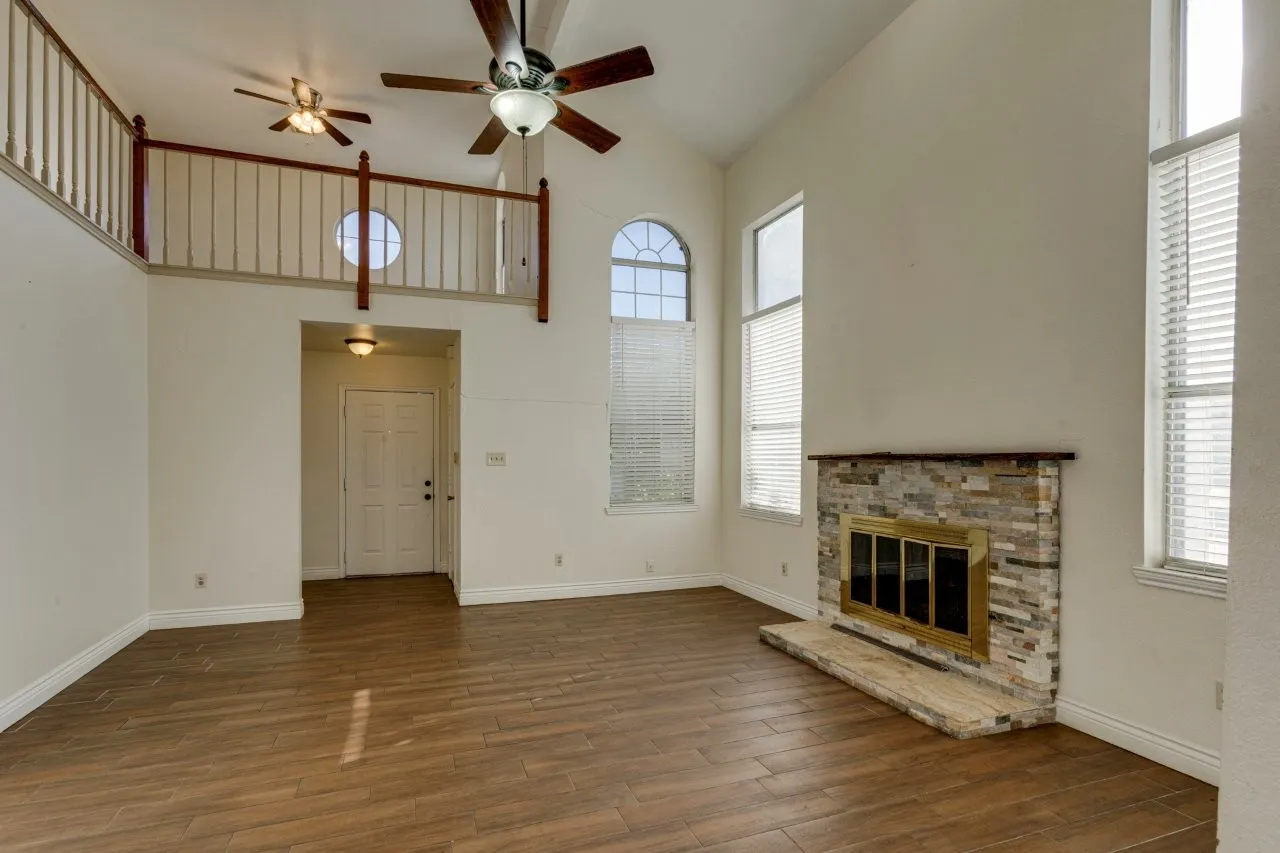 Single Family Residence For Sale in Dallas County , 5303 Waterford Drive, Mesquite, Texas 75150, 3 Bedroom, 2 Bathroom, 1 Garage spaces, 1,676 Sqft, built in 1986, mls#21409880, Real Estate Agent in Mesquite, Homes For Sale in Dallas county, Homes For Sale in Mesquite, Realtor in Mesquite Texas, Real Estate Brokerage Independent Realty Texas, Luminita Cordes Realtor