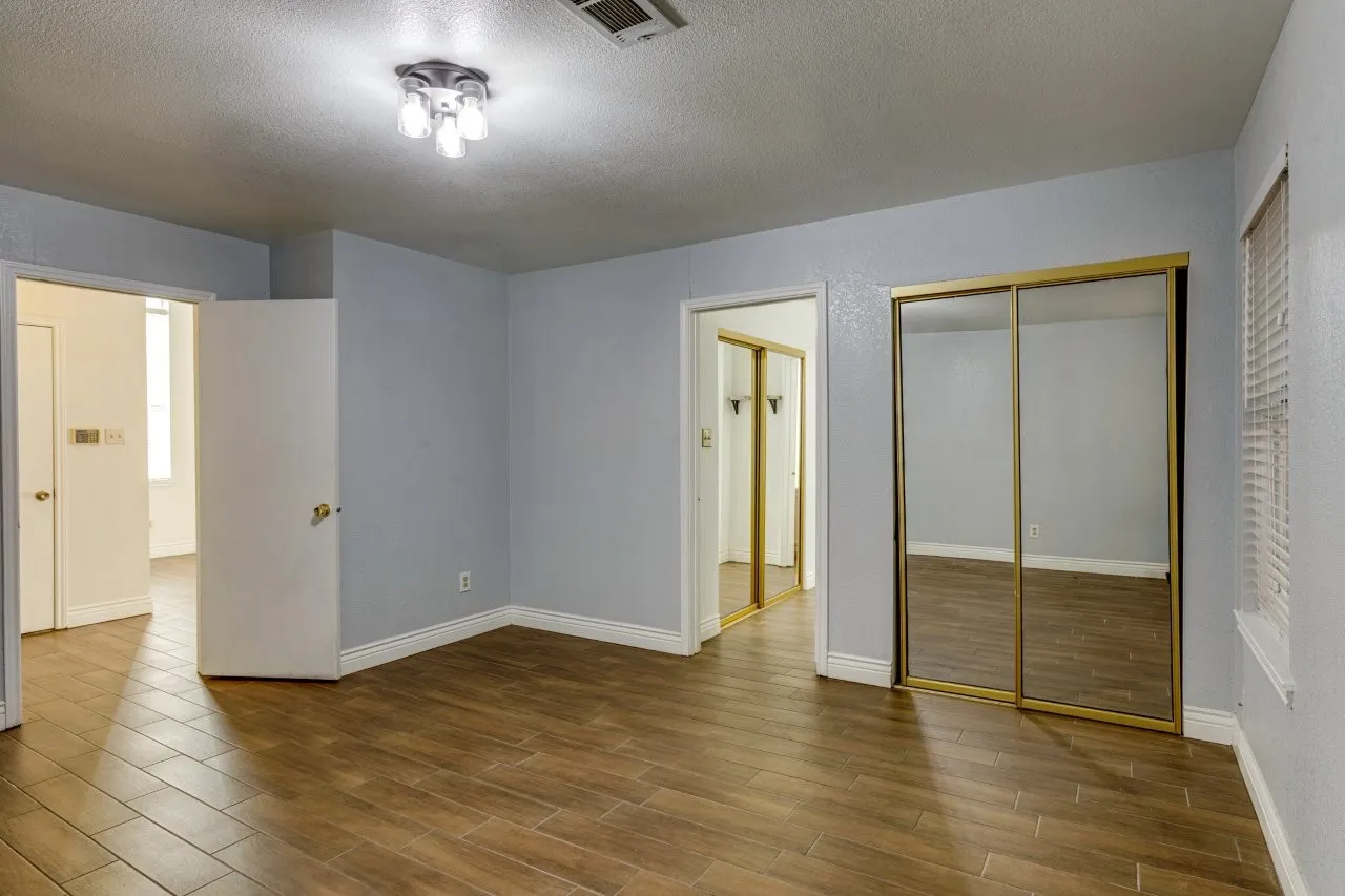 Single Family Residence For Sale in Dallas County , 5303 Waterford Drive, Mesquite, Texas 75150, 3 Bedroom, 2 Bathroom, 1 Garage spaces, 1,676 Sqft, built in 1986, mls#21409880, Real Estate Agent in Mesquite, Homes For Sale in Dallas county, Homes For Sale in Mesquite, Realtor in Mesquite Texas, Real Estate Brokerage Independent Realty Texas, Luminita Cordes Realtor