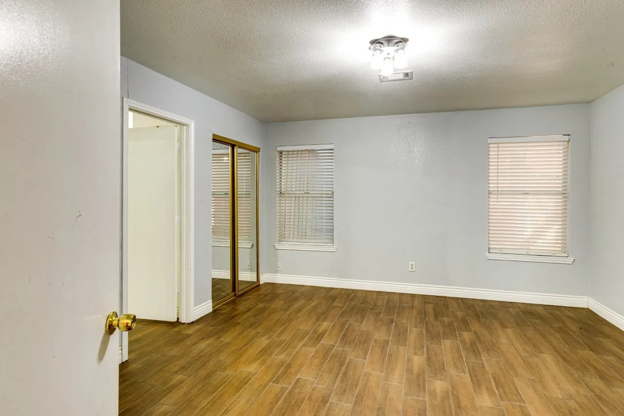 Single Family Residence For Sale in Dallas County , 5303 Waterford Drive, Mesquite, Texas 75150, 3 Bedroom, 2 Bathroom, 1 Garage spaces, 1,676 Sqft, built in 1986, mls#21409880, Real Estate Agent in Mesquite, Homes For Sale in Dallas county, Homes For Sale in Mesquite, Realtor in Mesquite Texas, Real Estate Brokerage Independent Realty Texas, Luminita Cordes Realtor