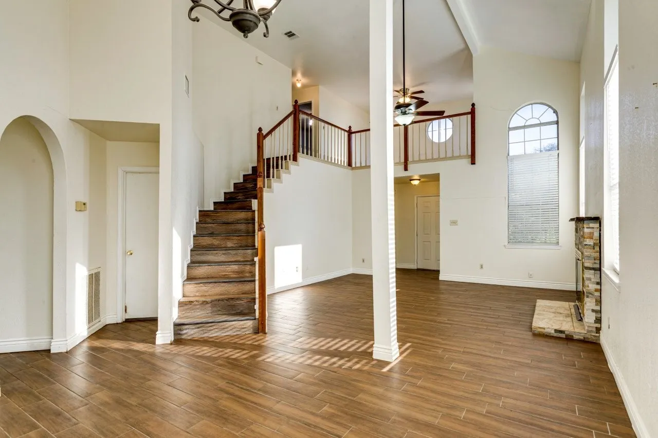Single Family Residence For Sale in Dallas County , 5303 Waterford Drive, Mesquite, Texas 75150, 3 Bedroom, 2 Bathroom, 1 Garage spaces, 1,676 Sqft, built in 1986, mls#21409880, Real Estate Agent in Mesquite, Homes For Sale in Dallas county, Homes For Sale in Mesquite, Realtor in Mesquite Texas, Real Estate Brokerage Independent Realty Texas, Luminita Cordes Realtor