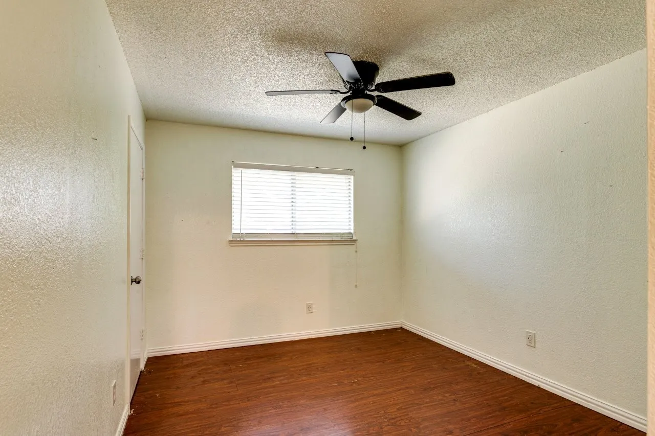 Single Family Residence For Sale in Dallas County , 5303 Waterford Drive, Mesquite, Texas 75150, 3 Bedroom, 2 Bathroom, 1 Garage spaces, 1,676 Sqft, built in 1986, mls#21409880, Real Estate Agent in Mesquite, Homes For Sale in Dallas county, Homes For Sale in Mesquite, Realtor in Mesquite Texas, Real Estate Brokerage Independent Realty Texas, Luminita Cordes Realtor