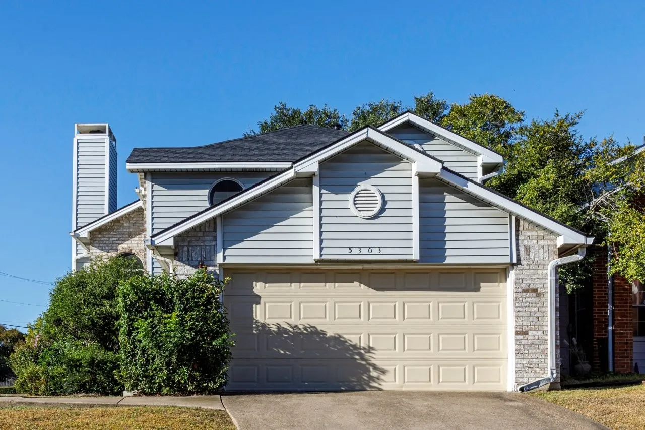 Single Family Residence For Sale in Dallas County , 5303 Waterford Drive, Mesquite, Texas 75150, 3 Bedroom, 2 Bathroom, 1 Garage spaces, 1,676 Sqft, built in 1986, mls#21409880, Real Estate Agent in Mesquite, Homes For Sale in Dallas county, Homes For Sale in Mesquite, Realtor in Mesquite Texas, Real Estate Brokerage Independent Realty Texas, Luminita Cordes Realtor
