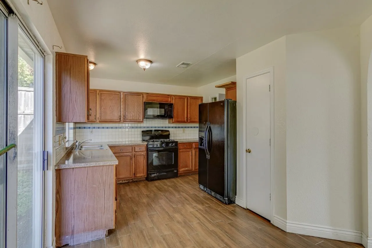 Single Family Residence For Sale in Dallas County , 5303 Waterford Drive, Mesquite, Texas 75150, 3 Bedroom, 2 Bathroom, 1 Garage spaces, 1,676 Sqft, built in 1986, mls#21409880, Real Estate Agent in Mesquite, Homes For Sale in Dallas county, Homes For Sale in Mesquite, Realtor in Mesquite Texas, Real Estate Brokerage Independent Realty Texas, Luminita Cordes Realtor