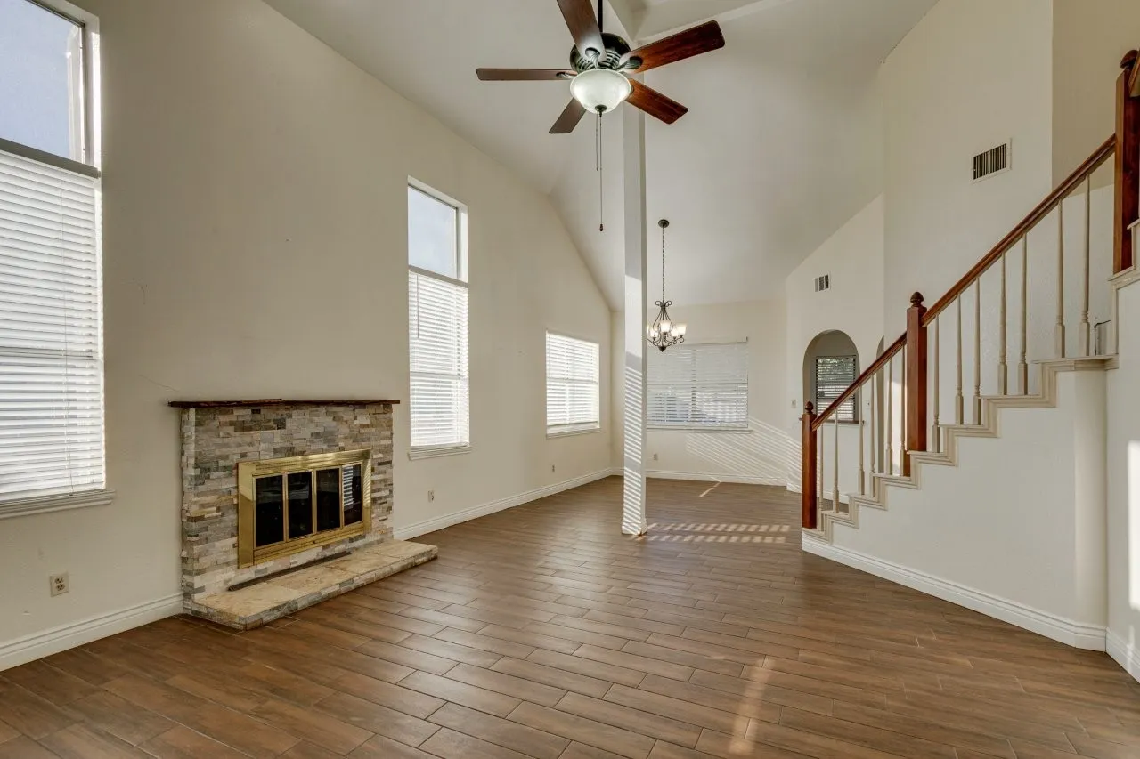 Single Family Residence For Sale in Dallas County , 5303 Waterford Drive, Mesquite, Texas 75150, 3 Bedroom, 2 Bathroom, 1 Garage spaces, 1,676 Sqft, built in 1986, mls#21409880, Real Estate Agent in Mesquite, Homes For Sale in Dallas county, Homes For Sale in Mesquite, Realtor in Mesquite Texas, Real Estate Brokerage Independent Realty Texas, Luminita Cordes Realtor