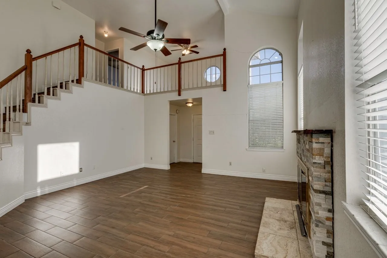 Single Family Residence For Sale in Dallas County , 5303 Waterford Drive, Mesquite, Texas 75150, 3 Bedroom, 2 Bathroom, 1 Garage spaces, 1,676 Sqft, built in 1986, mls#21409880, Real Estate Agent in Mesquite, Homes For Sale in Dallas county, Homes For Sale in Mesquite, Realtor in Mesquite Texas, Real Estate Brokerage Independent Realty Texas, Luminita Cordes Realtor
