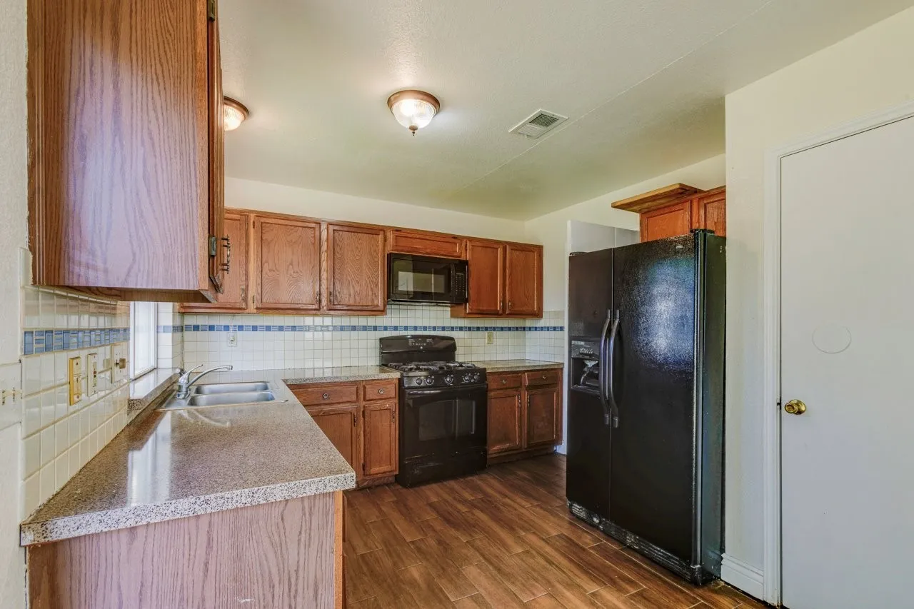Single Family Residence For Sale in Dallas County , 5303 Waterford Drive, Mesquite, Texas 75150, 3 Bedroom, 2 Bathroom, 1 Garage spaces, 1,676 Sqft, built in 1986, mls#21409880, Real Estate Agent in Mesquite, Homes For Sale in Dallas county, Homes For Sale in Mesquite, Realtor in Mesquite Texas, Real Estate Brokerage Independent Realty Texas, Luminita Cordes Realtor