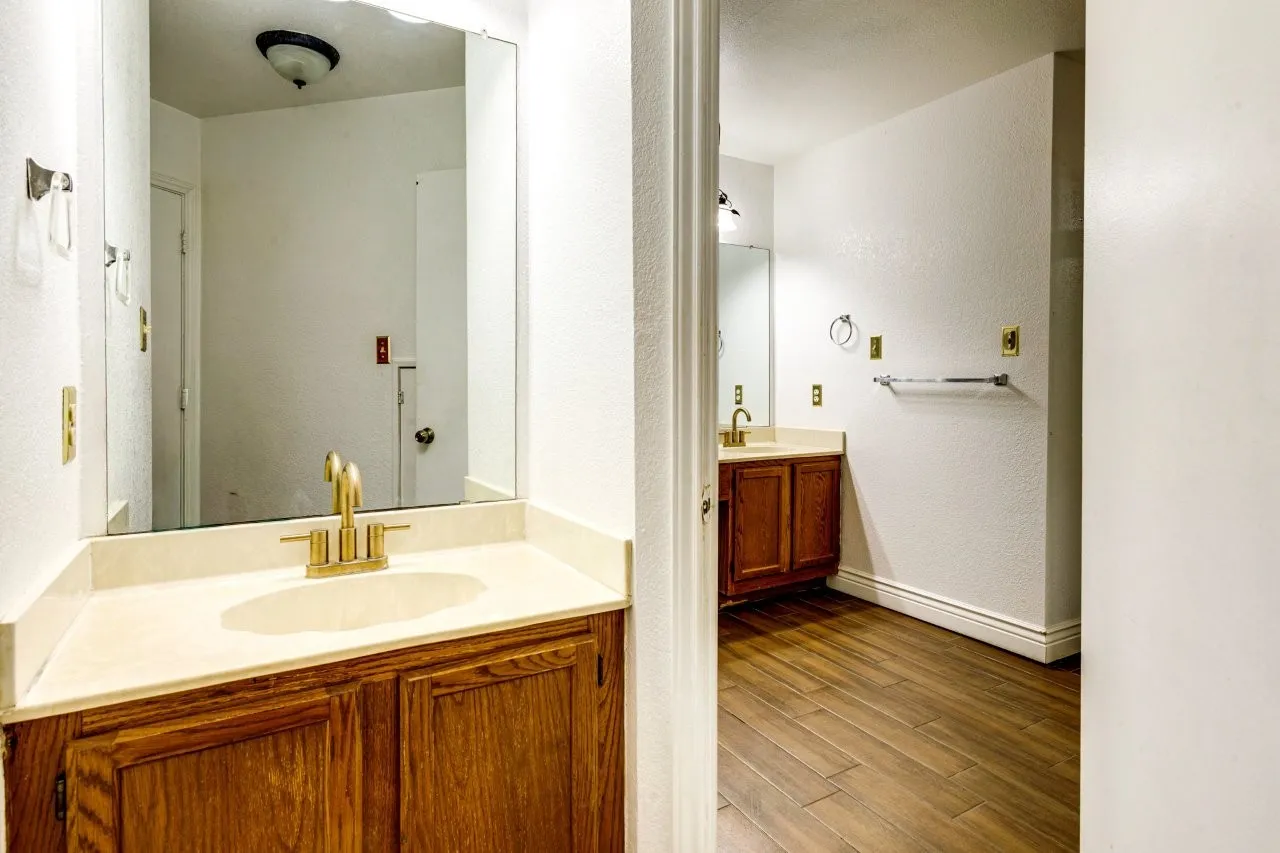 Single Family Residence For Sale in Dallas County , 5303 Waterford Drive, Mesquite, Texas 75150, 3 Bedroom, 2 Bathroom, 1 Garage spaces, 1,676 Sqft, built in 1986, mls#21409880, Real Estate Agent in Mesquite, Homes For Sale in Dallas county, Homes For Sale in Mesquite, Realtor in Mesquite Texas, Real Estate Brokerage Independent Realty Texas, Luminita Cordes Realtor