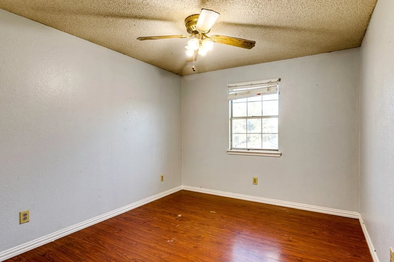 Single Family Residence For Sale in Dallas County , 5303 Waterford Drive, Mesquite, Texas 75150, 3 Bedroom, 2 Bathroom, 1 Garage spaces, 1,676 Sqft, built in 1986, mls#21409880, Real Estate Agent in Mesquite, Homes For Sale in Dallas county, Homes For Sale in Mesquite, Realtor in Mesquite Texas, Real Estate Brokerage Independent Realty Texas, Luminita Cordes Realtor