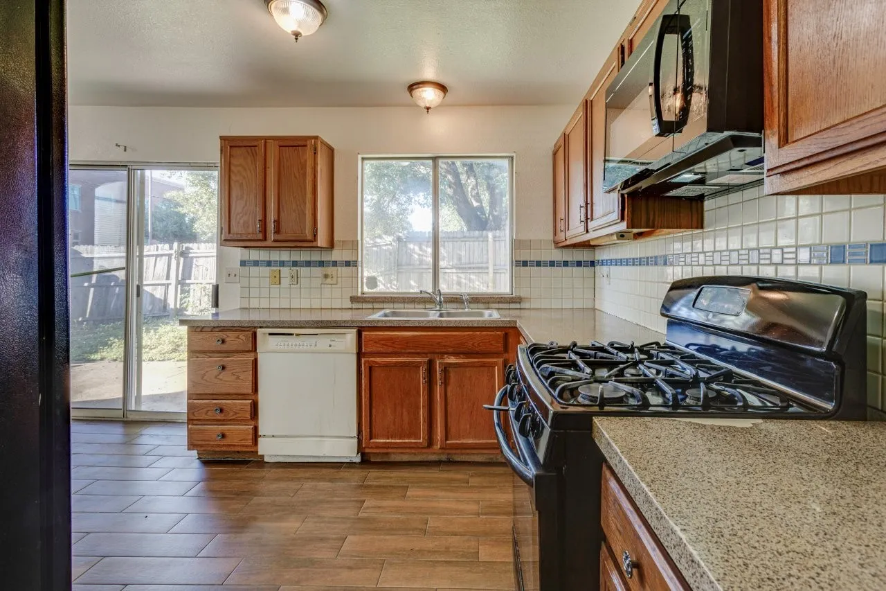 Single Family Residence For Sale in Dallas County , 5303 Waterford Drive, Mesquite, Texas 75150, 3 Bedroom, 2 Bathroom, 1 Garage spaces, 1,676 Sqft, built in 1986, mls#21409880, Real Estate Agent in Mesquite, Homes For Sale in Dallas county, Homes For Sale in Mesquite, Realtor in Mesquite Texas, Real Estate Brokerage Independent Realty Texas, Luminita Cordes Realtor