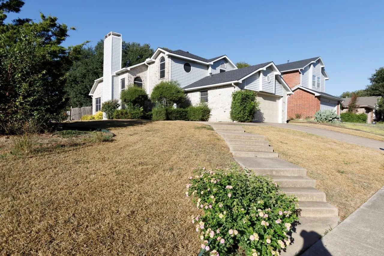 Single Family Residence For Sale in Dallas County , 5303 Waterford Drive, Mesquite, Texas 75150, 3 Bedroom, 2 Bathroom, 1 Garage spaces, 1,676 Sqft, built in 1986, mls#21409880, Real Estate Agent in Mesquite, Homes For Sale in Dallas county, Homes For Sale in Mesquite, Realtor in Mesquite Texas, Real Estate Brokerage Independent Realty Texas, Luminita Cordes Realtor