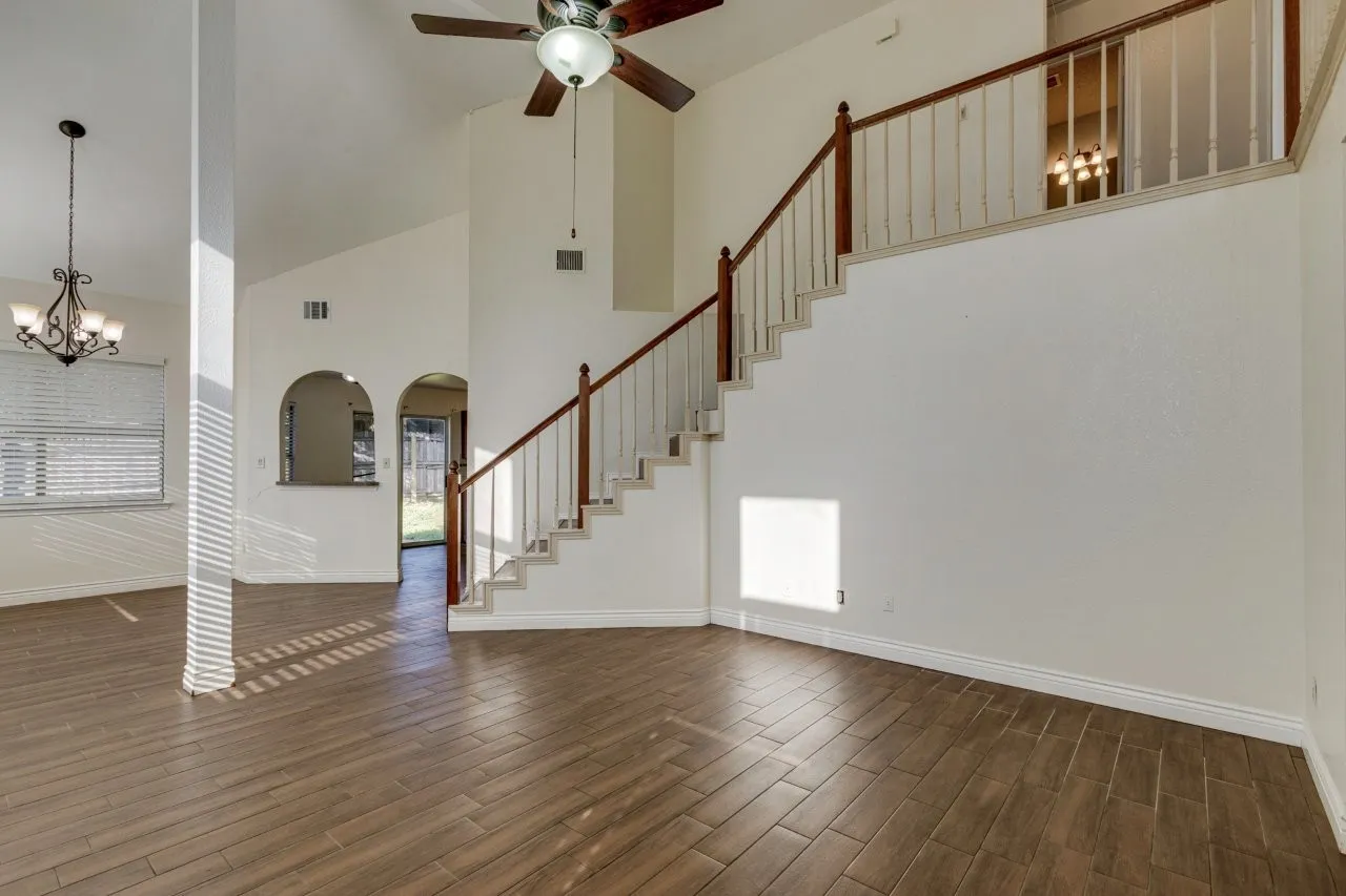 Single Family Residence For Sale in Dallas County , 5303 Waterford Drive, Mesquite, Texas 75150, 3 Bedroom, 2 Bathroom, 1 Garage spaces, 1,676 Sqft, built in 1986, mls#21409880, Real Estate Agent in Mesquite, Homes For Sale in Dallas county, Homes For Sale in Mesquite, Realtor in Mesquite Texas, Real Estate Brokerage Independent Realty Texas, Luminita Cordes Realtor