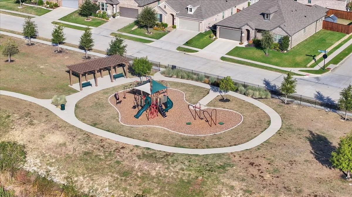 Single Family Residence For Sale in Tarrant County , 5341 waterview Court, Haltom City, Texas 76137, 4 Bedroom, 3 Bathroom, 2 Garage spaces, 3,537 Sqft, built in 2021, mls#21406130, Real Estate Agent in Haltom City, Homes For Sale in Tarrant county, Homes For Sale in Haltom City, Realtor in Haltom City Texas, Real Estate Brokerage Independent Realty Texas, Luminita Cordes Realtor