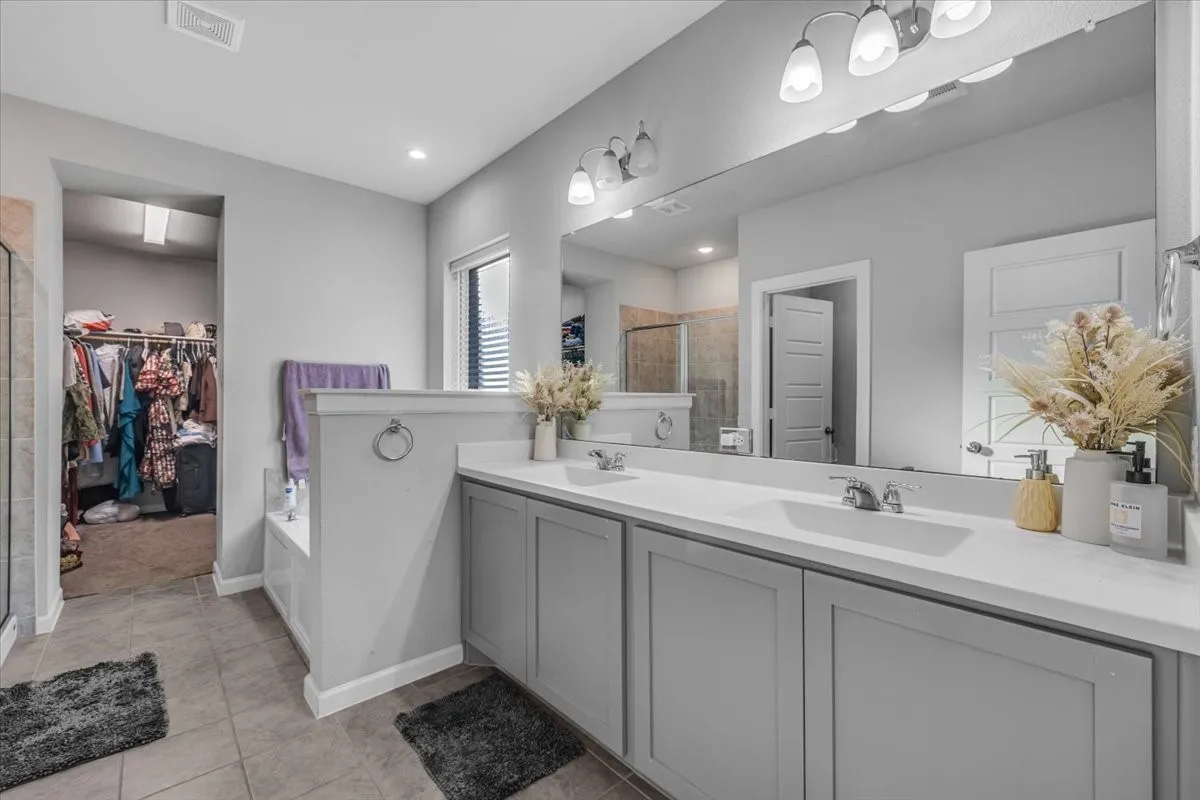 Single Family Residence For Sale in Tarrant County , 5341 waterview Court, Haltom City, Texas 76137, 4 Bedroom, 3 Bathroom, 2 Garage spaces, 3,537 Sqft, built in 2021, mls#21406130, Real Estate Agent in Haltom City, Homes For Sale in Tarrant county, Homes For Sale in Haltom City, Realtor in Haltom City Texas, Real Estate Brokerage Independent Realty Texas, Luminita Cordes Realtor