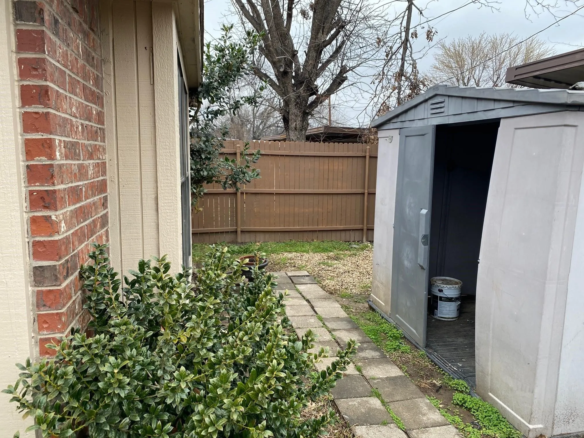 Single Family Residence For Rent in Dallas County , 3055 Gregory Lane, Grand Prairie, Texas 75052, 2 Bedroom, 2 Bathroom, Garage spaces, 1,078 Sqft, built in 1985, mls#21409631, Real Estate Agent in Grand Prairie, Homes For Rent in Dallas county, Homes For Rent in Grand Prairie, Realtor in Grand Prairie Texas, Real Estate Brokerage Independent Realty Texas, Luminita Cordes Realtor