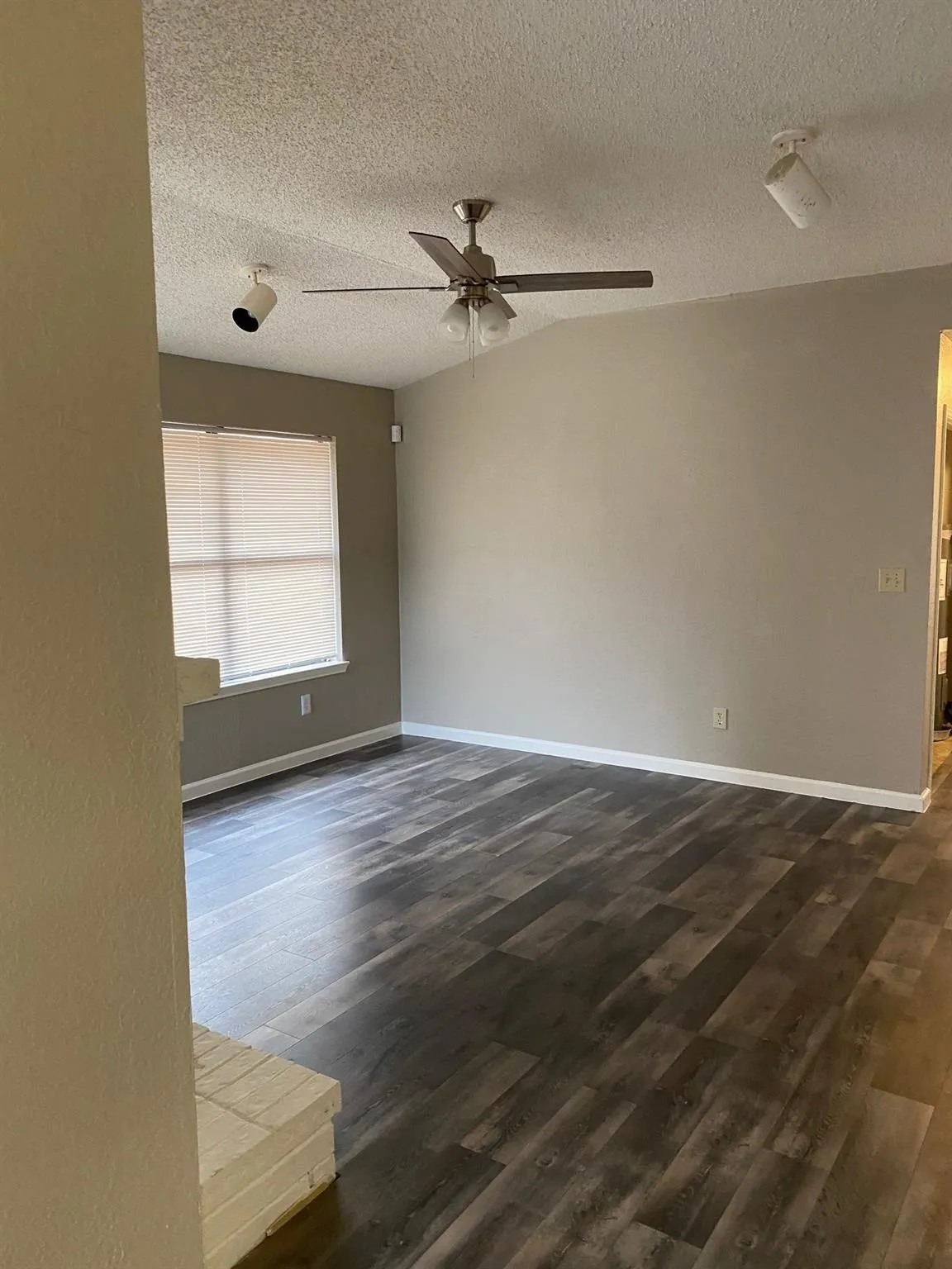 Single Family Residence For Rent in Dallas County , 3055 Gregory Lane, Grand Prairie, Texas 75052, 2 Bedroom, 2 Bathroom, Garage spaces, 1,078 Sqft, built in 1985, mls#21409631, Real Estate Agent in Grand Prairie, Homes For Rent in Dallas county, Homes For Rent in Grand Prairie, Realtor in Grand Prairie Texas, Real Estate Brokerage Independent Realty Texas, Luminita Cordes Realtor