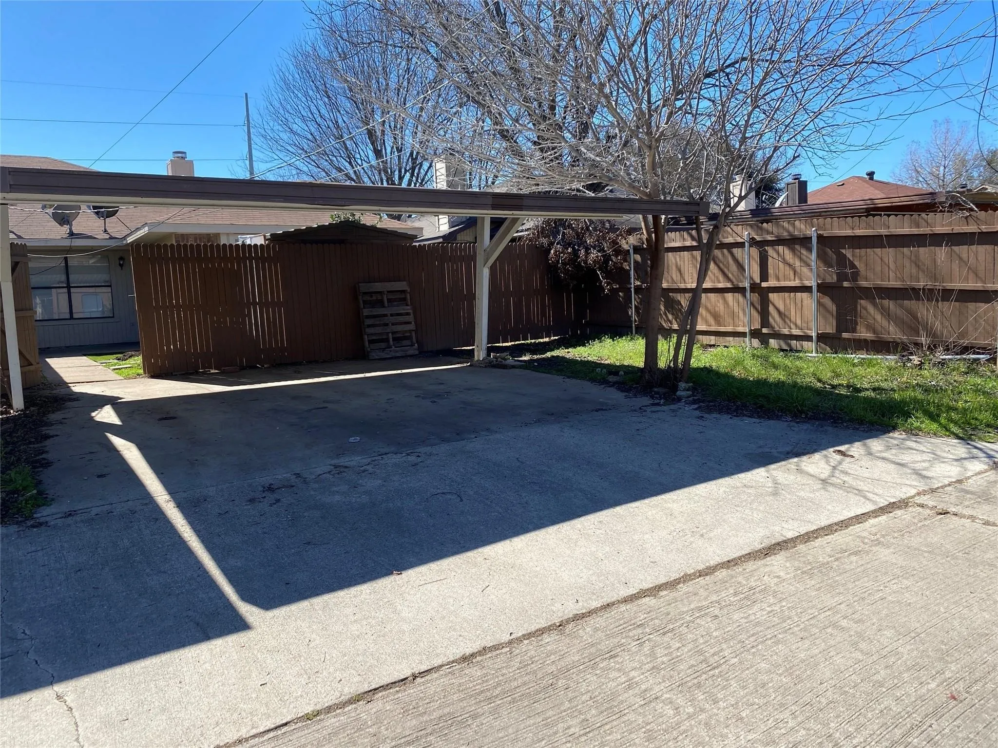 Single Family Residence For Rent in Dallas County , 3055 Gregory Lane, Grand Prairie, Texas 75052, 2 Bedroom, 2 Bathroom, Garage spaces, 1,078 Sqft, built in 1985, mls#21409631, Real Estate Agent in Grand Prairie, Homes For Rent in Dallas county, Homes For Rent in Grand Prairie, Realtor in Grand Prairie Texas, Real Estate Brokerage Independent Realty Texas, Luminita Cordes Realtor