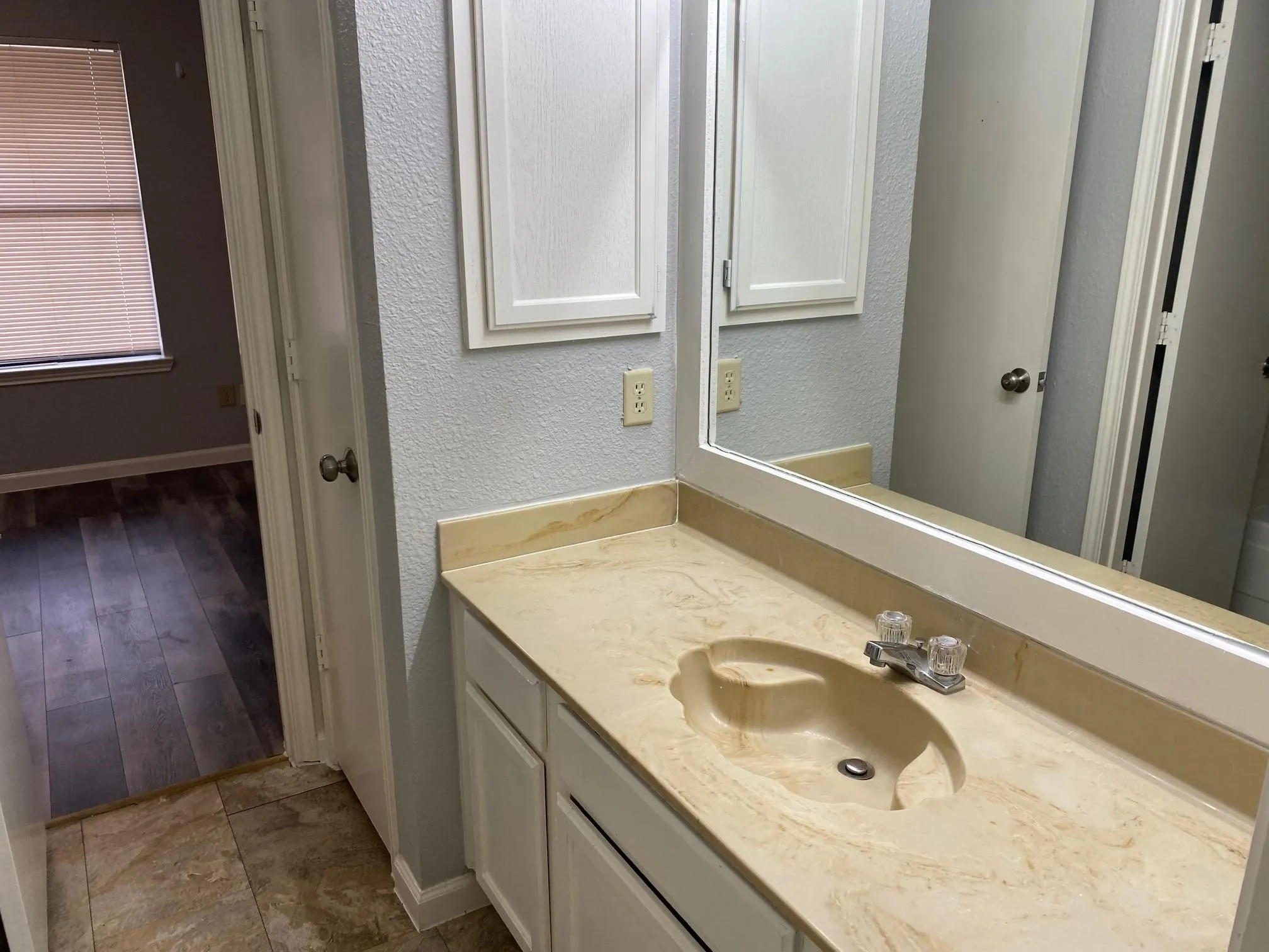 Single Family Residence For Rent in Dallas County , 3055 Gregory Lane, Grand Prairie, Texas 75052, 2 Bedroom, 2 Bathroom, Garage spaces, 1,078 Sqft, built in 1985, mls#21409631, Real Estate Agent in Grand Prairie, Homes For Rent in Dallas county, Homes For Rent in Grand Prairie, Realtor in Grand Prairie Texas, Real Estate Brokerage Independent Realty Texas, Luminita Cordes Realtor