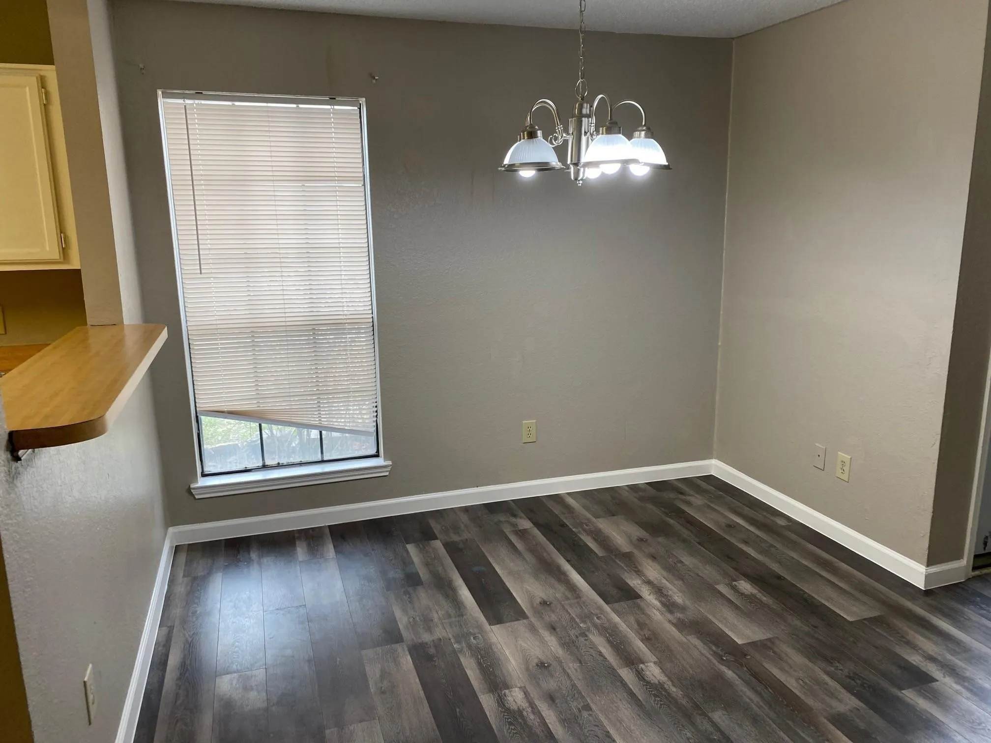 Single Family Residence For Rent in Dallas County , 3055 Gregory Lane, Grand Prairie, Texas 75052, 2 Bedroom, 2 Bathroom, Garage spaces, 1,078 Sqft, built in 1985, mls#21409631, Real Estate Agent in Grand Prairie, Homes For Rent in Dallas county, Homes For Rent in Grand Prairie, Realtor in Grand Prairie Texas, Real Estate Brokerage Independent Realty Texas, Luminita Cordes Realtor