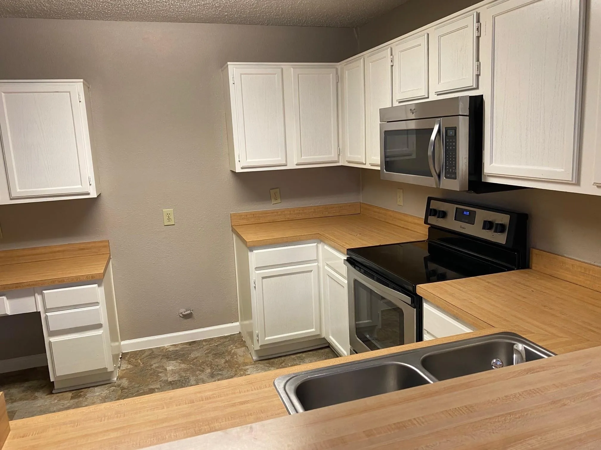 Single Family Residence For Rent in Dallas County , 3055 Gregory Lane, Grand Prairie, Texas 75052, 2 Bedroom, 2 Bathroom, Garage spaces, 1,078 Sqft, built in 1985, mls#21409631, Real Estate Agent in Grand Prairie, Homes For Rent in Dallas county, Homes For Rent in Grand Prairie, Realtor in Grand Prairie Texas, Real Estate Brokerage Independent Realty Texas, Luminita Cordes Realtor
