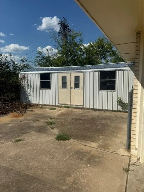 Single Family Residence For Rent in Red River (TX) County , 701 W 9th Street, Clarksville, Texas 75426, 3 Bedroom, 2 Bathroom, Garage spaces, 1,596 Sqft, built in 1971, mls#21409848, Real Estate Agent in Clarksville, Homes For Rent in Red River (TX) county, Homes For Rent in Clarksville, Realtor in Clarksville Texas, Real Estate Brokerage Independent Realty Texas, Luminita Cordes Realtor