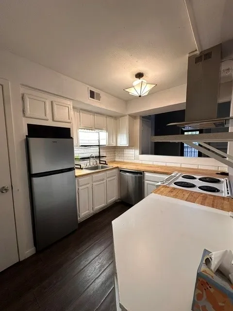 Condominium For Sale in Dallas County , 9696 Walnut Street 2101, Dallas, Texas 75243, 1 Bedroom, 2 Bathroom, Garage spaces, 730 Sqft, built in 1981, mls#21409885, Real Estate Agent in Dallas, Homes For Sale in Dallas county, Homes For Sale in Dallas, Realtor in Dallas Texas, Real Estate Brokerage Independent Realty Texas, Luminita Cordes Realtor