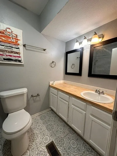 Condominium For Sale in Dallas County , 9696 Walnut Street 2101, Dallas, Texas 75243, 1 Bedroom, 2 Bathroom, Garage spaces, 730 Sqft, built in 1981, mls#21409885, Real Estate Agent in Dallas, Homes For Sale in Dallas county, Homes For Sale in Dallas, Realtor in Dallas Texas, Real Estate Brokerage Independent Realty Texas, Luminita Cordes Realtor