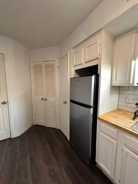 Condominium For Sale in Dallas County , 9696 Walnut Street 2101, Dallas, Texas 75243, 1 Bedroom, 2 Bathroom, Garage spaces, 730 Sqft, built in 1981, mls#21409885, Real Estate Agent in Dallas, Homes For Sale in Dallas county, Homes For Sale in Dallas, Realtor in Dallas Texas, Real Estate Brokerage Independent Realty Texas, Luminita Cordes Realtor