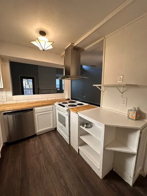 Condominium For Sale in Dallas County , 9696 Walnut Street 2101, Dallas, Texas 75243, 1 Bedroom, 2 Bathroom, Garage spaces, 730 Sqft, built in 1981, mls#21409885, Real Estate Agent in Dallas, Homes For Sale in Dallas county, Homes For Sale in Dallas, Realtor in Dallas Texas, Real Estate Brokerage Independent Realty Texas, Luminita Cordes Realtor