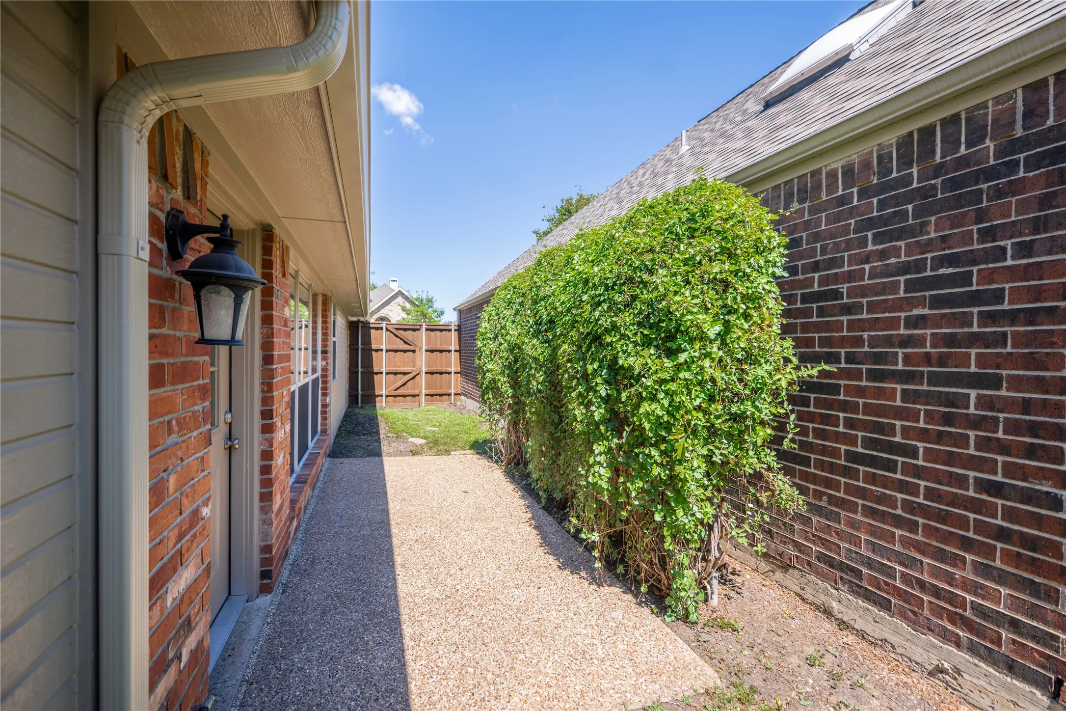 Single Family Residence For Rent in Collin County , 6116 Park Meadow Lane, Plano, Texas 75093, 3 Bedroom, 2 Bathroom, 2 Garage spaces, 1,726 Sqft, built in 1997, mls#21409408, Real Estate Agent in Plano, Homes For Rent in Collin county, Homes For Rent in Plano, Realtor in Plano Texas, Real Estate Brokerage Independent Realty Texas, Luminita Cordes Realtor