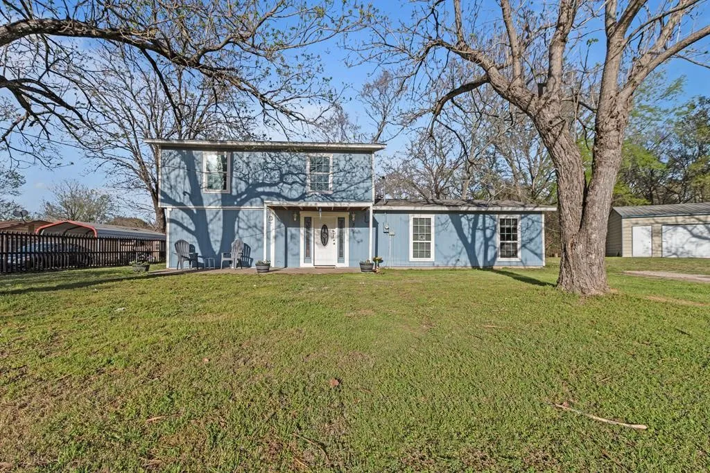 Single Family Residence For Sale in Henderson County , 303 Whispering Oaks Trail, Payne Springs, Texas 75156, 4 Bedroom, 2 Bathroom, 2 Garage spaces, 1,618 Sqft, built in 1960, mls#21409886, Real Estate Agent in Payne Springs, Homes For Sale in Henderson county, Homes For Sale in Payne Springs, Realtor in Payne Springs Texas, Real Estate Brokerage Independent Realty Texas, Luminita Cordes Realtor