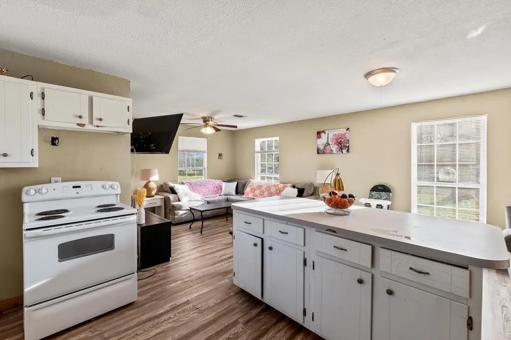Single Family Residence For Sale in Henderson County , 303 Whispering Oaks Trail, Payne Springs, Texas 75156, 4 Bedroom, 2 Bathroom, 2 Garage spaces, 1,618 Sqft, built in 1960, mls#21409886, Real Estate Agent in Payne Springs, Homes For Sale in Henderson county, Homes For Sale in Payne Springs, Realtor in Payne Springs Texas, Real Estate Brokerage Independent Realty Texas, Luminita Cordes Realtor