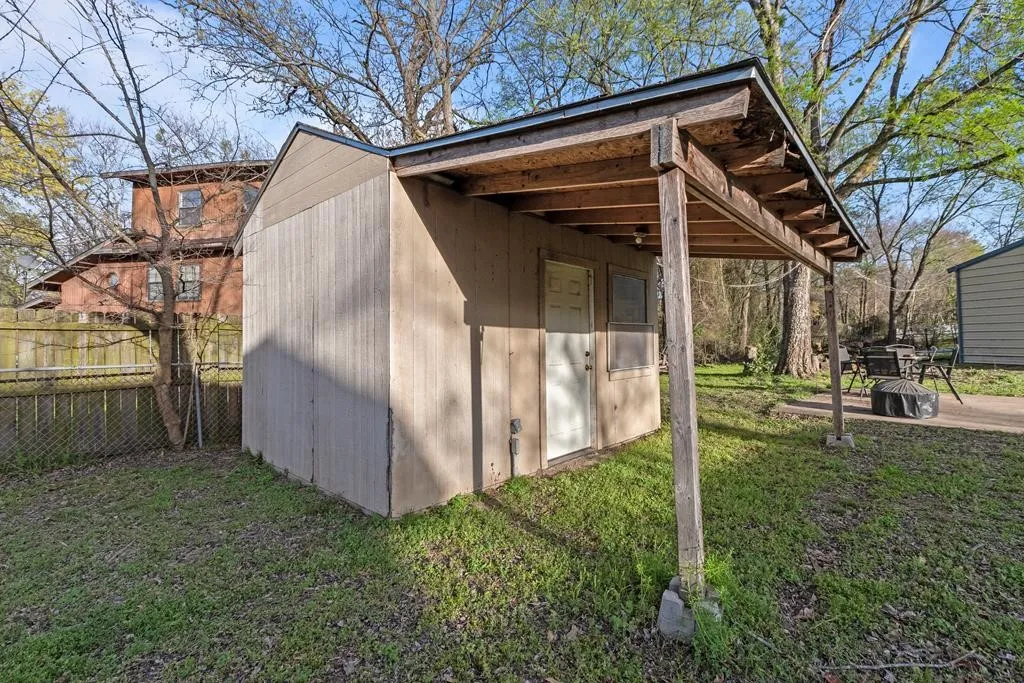 Single Family Residence For Sale in Henderson County , 303 Whispering Oaks Trail, Payne Springs, Texas 75156, 4 Bedroom, 2 Bathroom, 2 Garage spaces, 1,618 Sqft, built in 1960, mls#21409886, Real Estate Agent in Payne Springs, Homes For Sale in Henderson county, Homes For Sale in Payne Springs, Realtor in Payne Springs Texas, Real Estate Brokerage Independent Realty Texas, Luminita Cordes Realtor