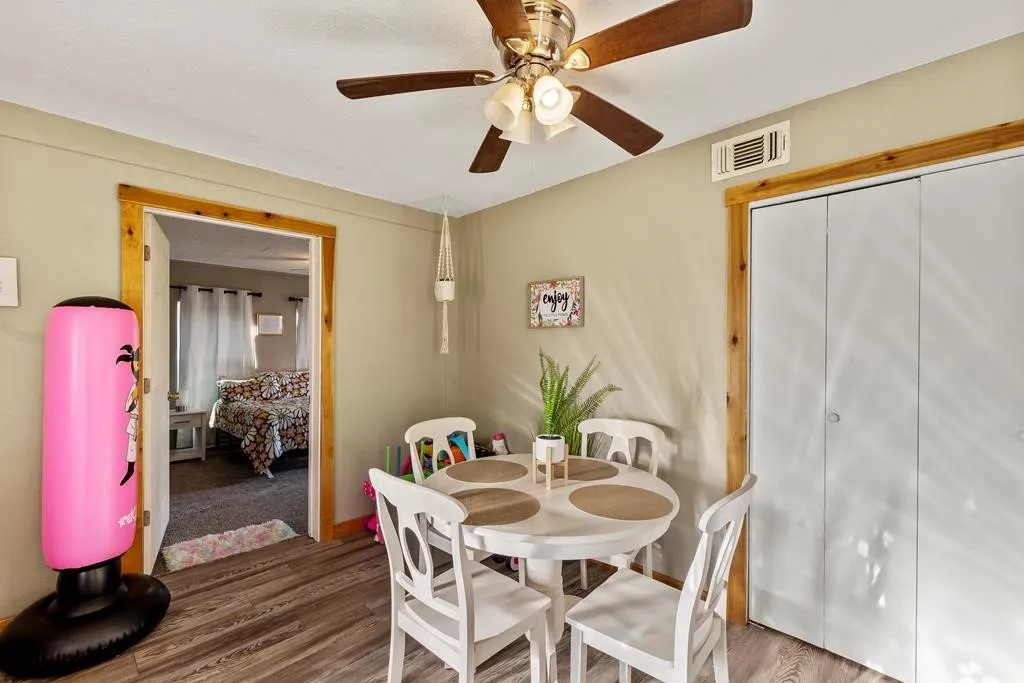 Single Family Residence For Sale in Henderson County , 303 Whispering Oaks Trail, Payne Springs, Texas 75156, 4 Bedroom, 2 Bathroom, 2 Garage spaces, 1,618 Sqft, built in 1960, mls#21409886, Real Estate Agent in Payne Springs, Homes For Sale in Henderson county, Homes For Sale in Payne Springs, Realtor in Payne Springs Texas, Real Estate Brokerage Independent Realty Texas, Luminita Cordes Realtor