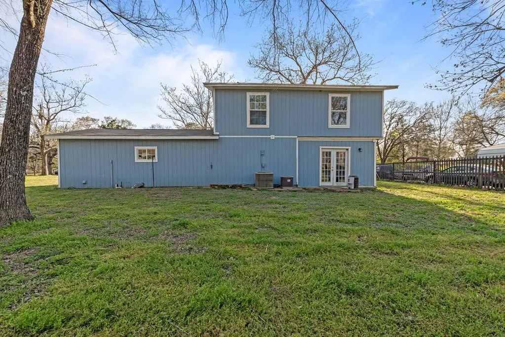 Single Family Residence For Sale in Henderson County , 303 Whispering Oaks Trail, Payne Springs, Texas 75156, 4 Bedroom, 2 Bathroom, 2 Garage spaces, 1,618 Sqft, built in 1960, mls#21409886, Real Estate Agent in Payne Springs, Homes For Sale in Henderson county, Homes For Sale in Payne Springs, Realtor in Payne Springs Texas, Real Estate Brokerage Independent Realty Texas, Luminita Cordes Realtor