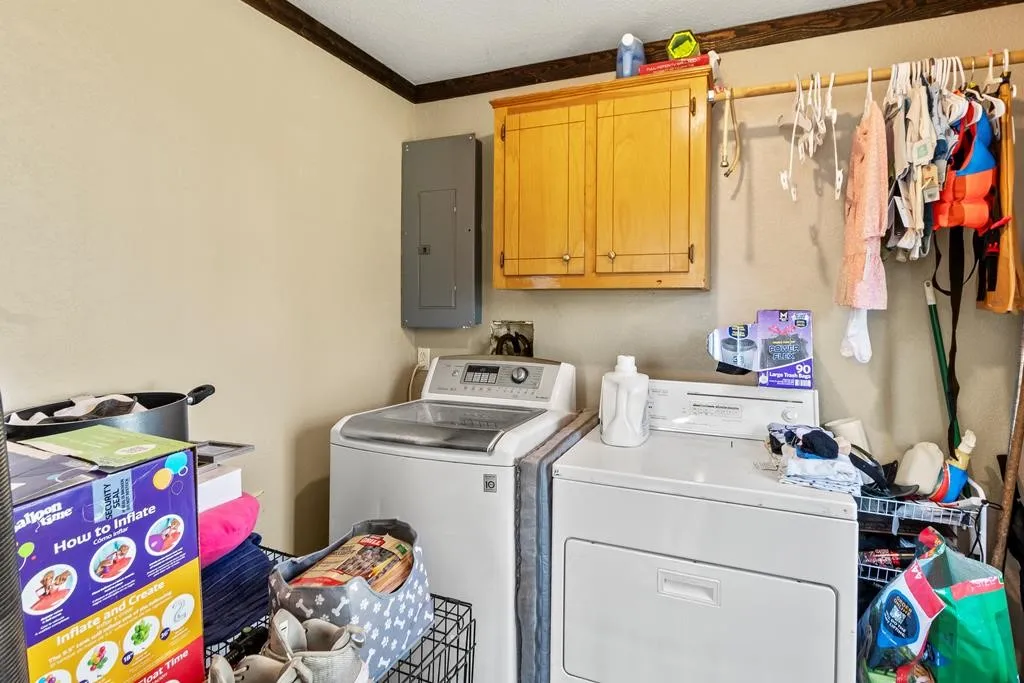 Single Family Residence For Sale in Henderson County , 303 Whispering Oaks Trail, Payne Springs, Texas 75156, 4 Bedroom, 2 Bathroom, 2 Garage spaces, 1,618 Sqft, built in 1960, mls#21409886, Real Estate Agent in Payne Springs, Homes For Sale in Henderson county, Homes For Sale in Payne Springs, Realtor in Payne Springs Texas, Real Estate Brokerage Independent Realty Texas, Luminita Cordes Realtor