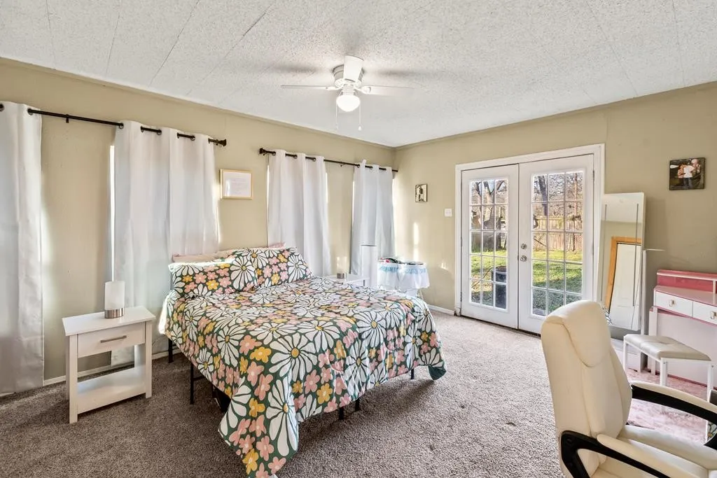 Single Family Residence For Sale in Henderson County , 303 Whispering Oaks Trail, Payne Springs, Texas 75156, 4 Bedroom, 2 Bathroom, 2 Garage spaces, 1,618 Sqft, built in 1960, mls#21409886, Real Estate Agent in Payne Springs, Homes For Sale in Henderson county, Homes For Sale in Payne Springs, Realtor in Payne Springs Texas, Real Estate Brokerage Independent Realty Texas, Luminita Cordes Realtor