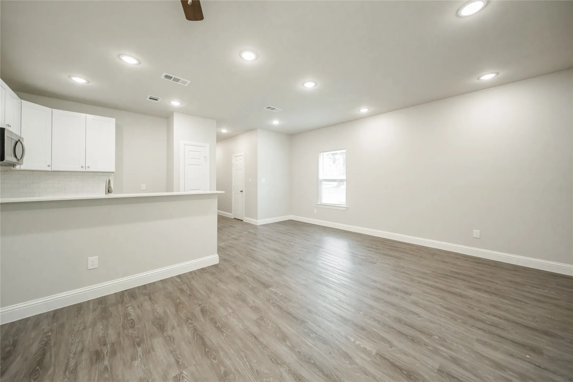 Duplex For Rent in Grayson County , 1014 Ford Street, Denison, Texas 75020, 3 Bedroom, 3 Bathroom, 2 Garage spaces, 1,422 Sqft, built in 2022, mls#21409845, Real Estate Agent in Denison, Homes For Rent in Grayson county, Homes For Rent in Denison, Realtor in Denison Texas, Real Estate Brokerage Independent Realty Texas, Luminita Cordes Realtor