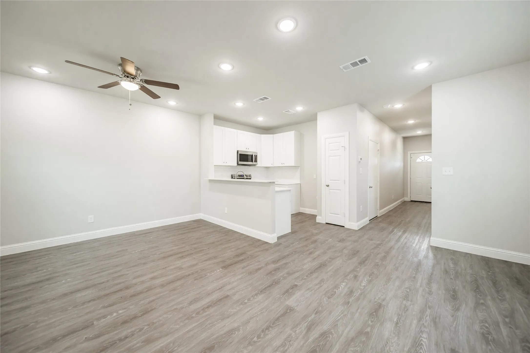 Duplex For Rent in Grayson County , 1014 Ford Street, Denison, Texas 75020, 3 Bedroom, 3 Bathroom, 2 Garage spaces, 1,422 Sqft, built in 2022, mls#21409845, Real Estate Agent in Denison, Homes For Rent in Grayson county, Homes For Rent in Denison, Realtor in Denison Texas, Real Estate Brokerage Independent Realty Texas, Luminita Cordes Realtor