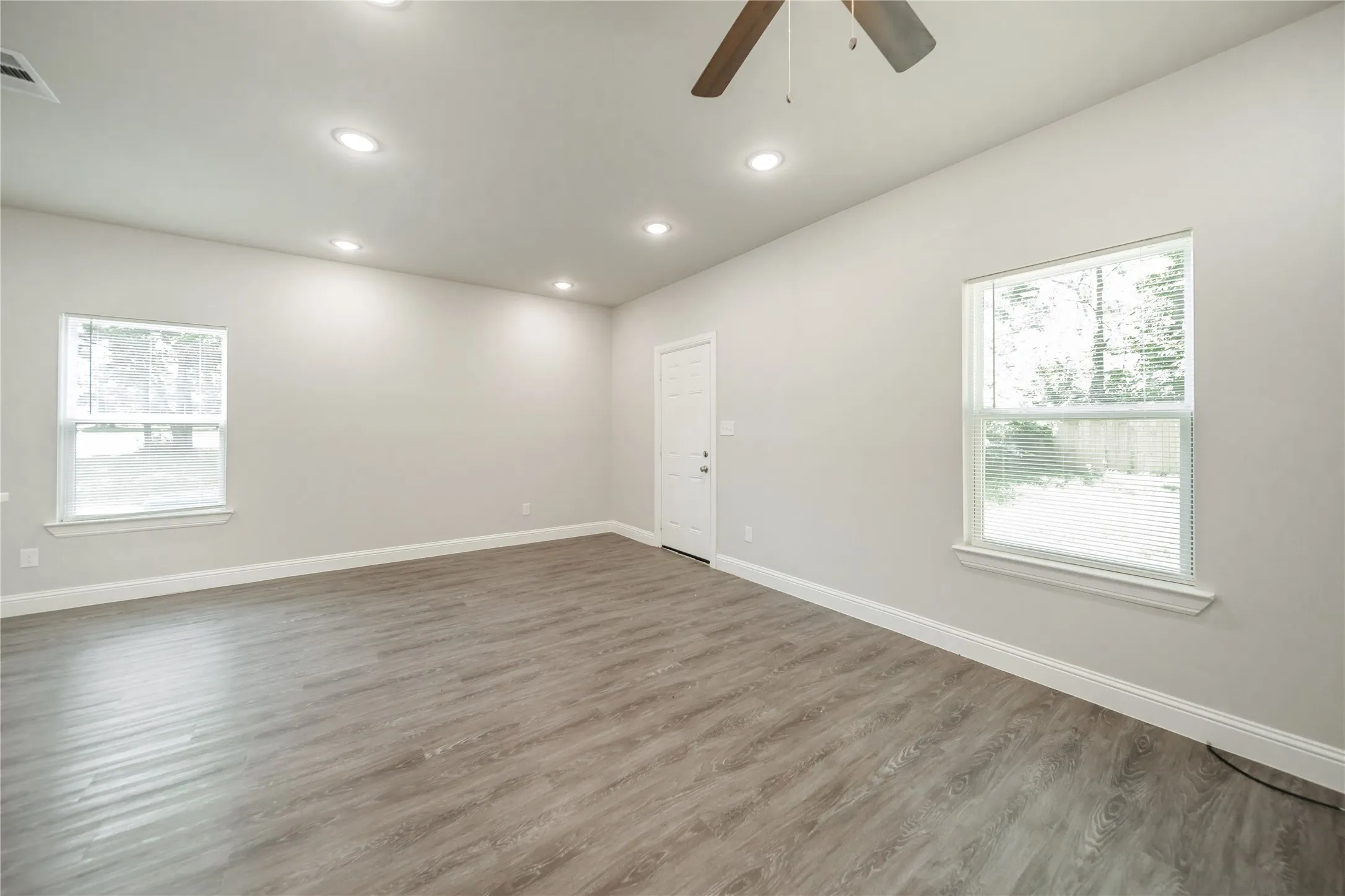 Duplex For Rent in Grayson County , 1014 Ford Street, Denison, Texas 75020, 3 Bedroom, 3 Bathroom, 2 Garage spaces, 1,422 Sqft, built in 2022, mls#21409845, Real Estate Agent in Denison, Homes For Rent in Grayson county, Homes For Rent in Denison, Realtor in Denison Texas, Real Estate Brokerage Independent Realty Texas, Luminita Cordes Realtor