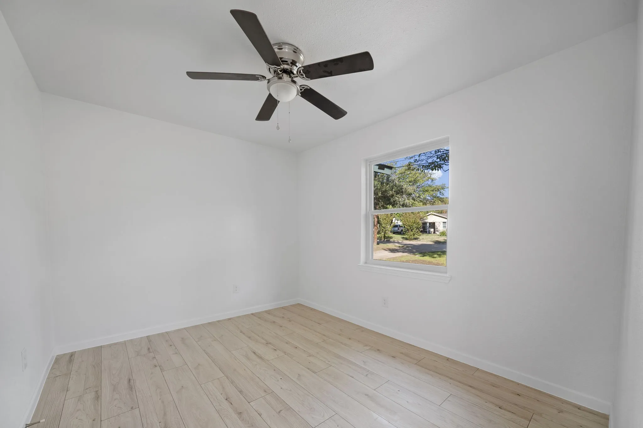 Single Family Residence For Sale in Dallas County , 615 Johnson Drive, Duncanville, Texas 75116, 3 Bedroom, 2 Bathroom, 1 Garage spaces, 1,040 Sqft, built in 1962, mls#21406956, Real Estate Agent in Duncanville, Homes For Sale in Dallas county, Homes For Sale in Duncanville, Realtor in Duncanville Texas, Real Estate Brokerage Independent Realty Texas, Luminita Cordes Realtor