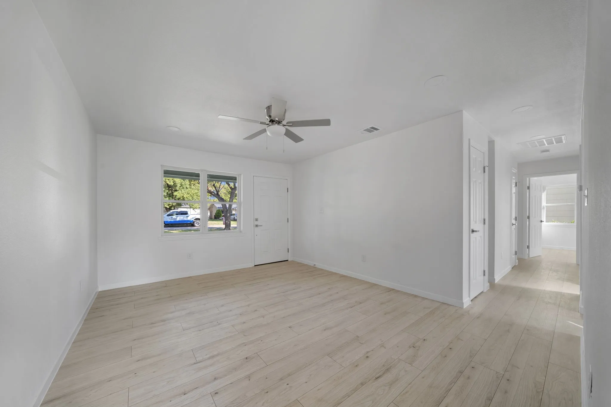 Single Family Residence For Sale in Dallas County , 615 Johnson Drive, Duncanville, Texas 75116, 3 Bedroom, 2 Bathroom, 1 Garage spaces, 1,040 Sqft, built in 1962, mls#21406956, Real Estate Agent in Duncanville, Homes For Sale in Dallas county, Homes For Sale in Duncanville, Realtor in Duncanville Texas, Real Estate Brokerage Independent Realty Texas, Luminita Cordes Realtor