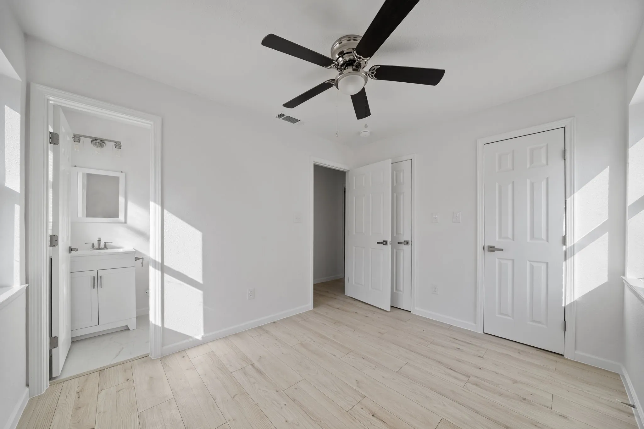 Single Family Residence For Sale in Dallas County , 615 Johnson Drive, Duncanville, Texas 75116, 3 Bedroom, 2 Bathroom, 1 Garage spaces, 1,040 Sqft, built in 1962, mls#21406956, Real Estate Agent in Duncanville, Homes For Sale in Dallas county, Homes For Sale in Duncanville, Realtor in Duncanville Texas, Real Estate Brokerage Independent Realty Texas, Luminita Cordes Realtor