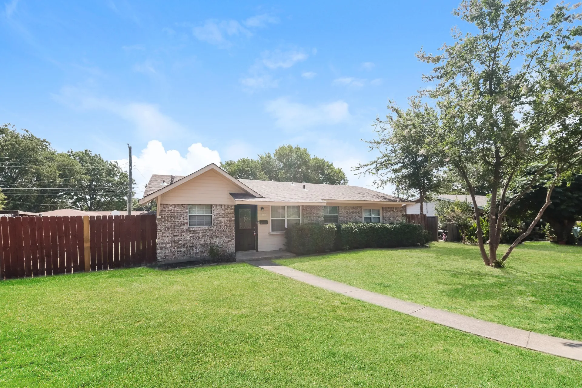 Single Family Residence For Rent in Collin County , 1600 Judy Drive, Plano, Texas 75074, 3 Bedroom, 1 Bathroom, Garage spaces, 1,216 Sqft, built in 1964, mls#21409887, Real Estate Agent in Plano, Homes For Rent in Collin county, Homes For Rent in Plano, Realtor in Plano Texas, Real Estate Brokerage Independent Realty Texas, Luminita Cordes Realtor