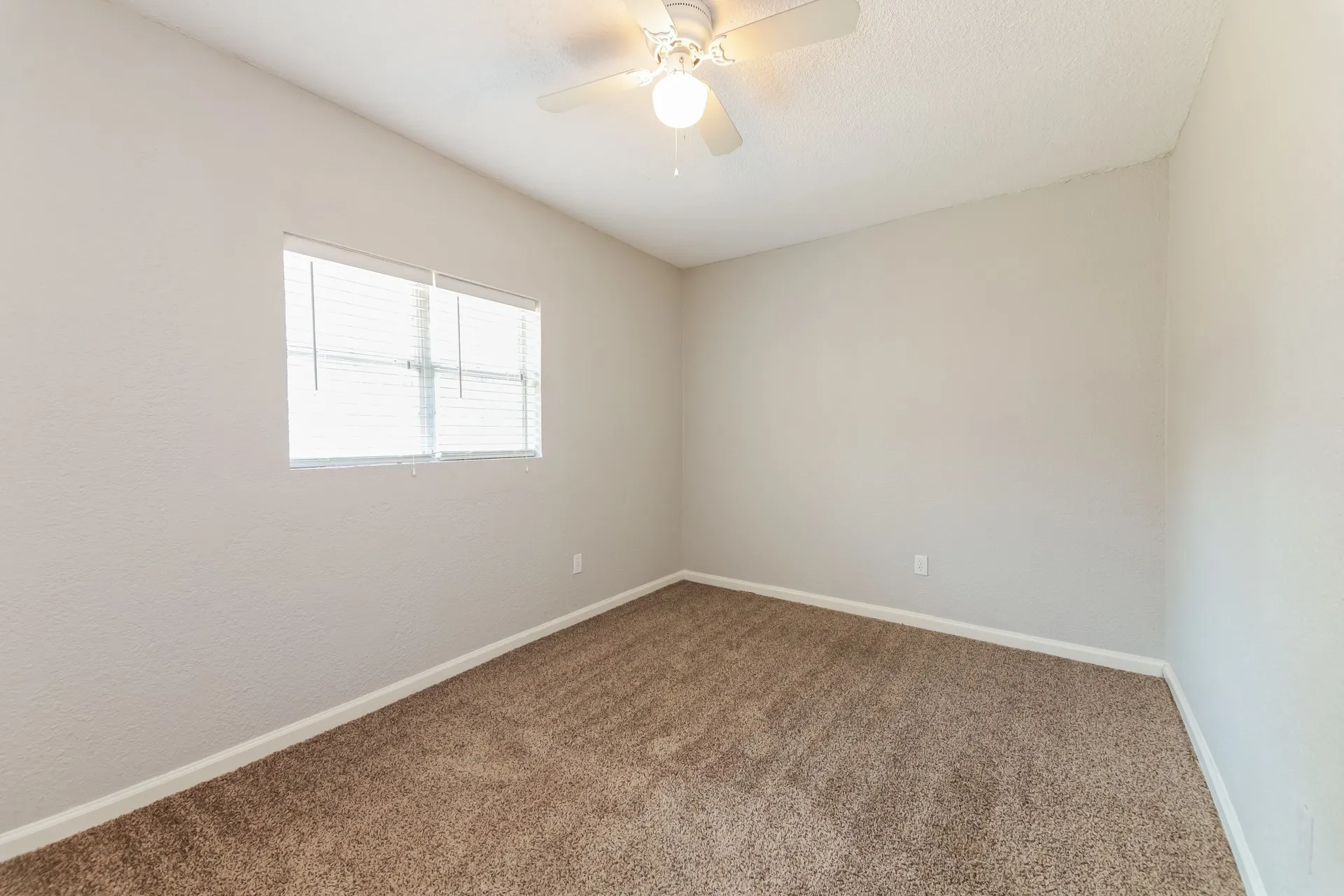 Single Family Residence For Rent in Collin County , 1600 Judy Drive, Plano, Texas 75074, 3 Bedroom, 1 Bathroom, Garage spaces, 1,216 Sqft, built in 1964, mls#21409887, Real Estate Agent in Plano, Homes For Rent in Collin county, Homes For Rent in Plano, Realtor in Plano Texas, Real Estate Brokerage Independent Realty Texas, Luminita Cordes Realtor