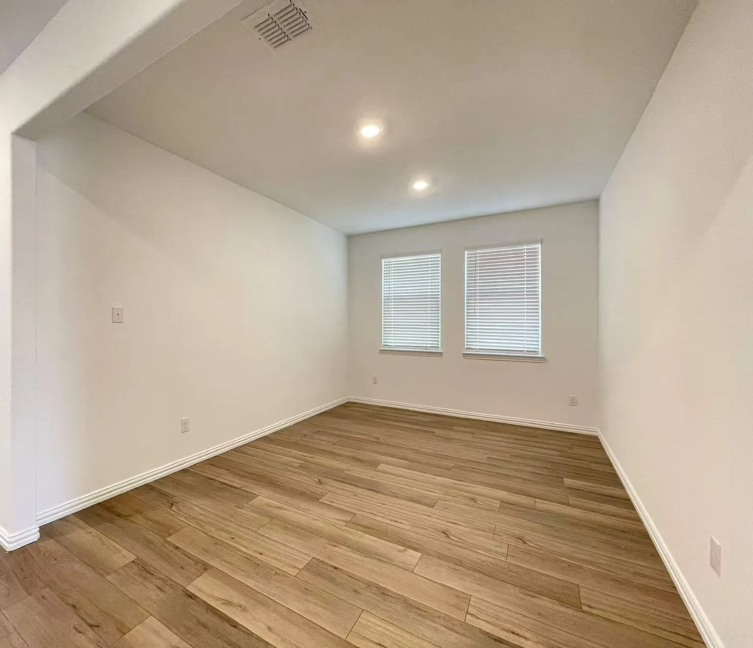 Single Family Residence For Rent in Denton County , 14765 Mainstay Way, Haslet, Texas 76052, 4 Bedroom, 2 Bathroom, 2 Garage spaces, 1,996 Sqft, built in 2022, mls#21409820, Real Estate Agent in Haslet, Homes For Rent in Denton county, Homes For Rent in Haslet, Realtor in Haslet Texas, Real Estate Brokerage Independent Realty Texas, Luminita Cordes Realtor