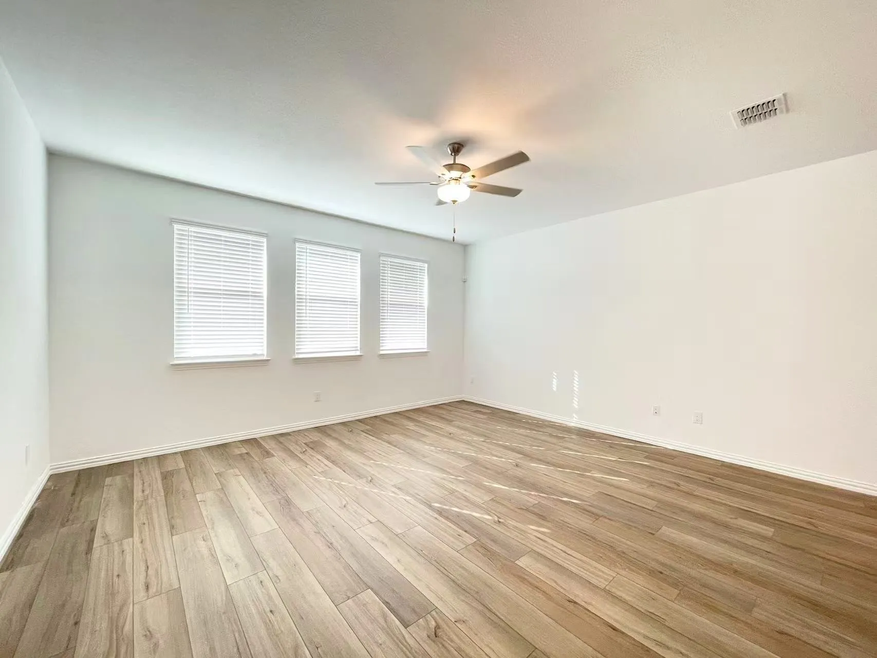 Single Family Residence For Rent in Denton County , 14765 Mainstay Way, Haslet, Texas 76052, 4 Bedroom, 2 Bathroom, 2 Garage spaces, 1,996 Sqft, built in 2022, mls#21409820, Real Estate Agent in Haslet, Homes For Rent in Denton county, Homes For Rent in Haslet, Realtor in Haslet Texas, Real Estate Brokerage Independent Realty Texas, Luminita Cordes Realtor