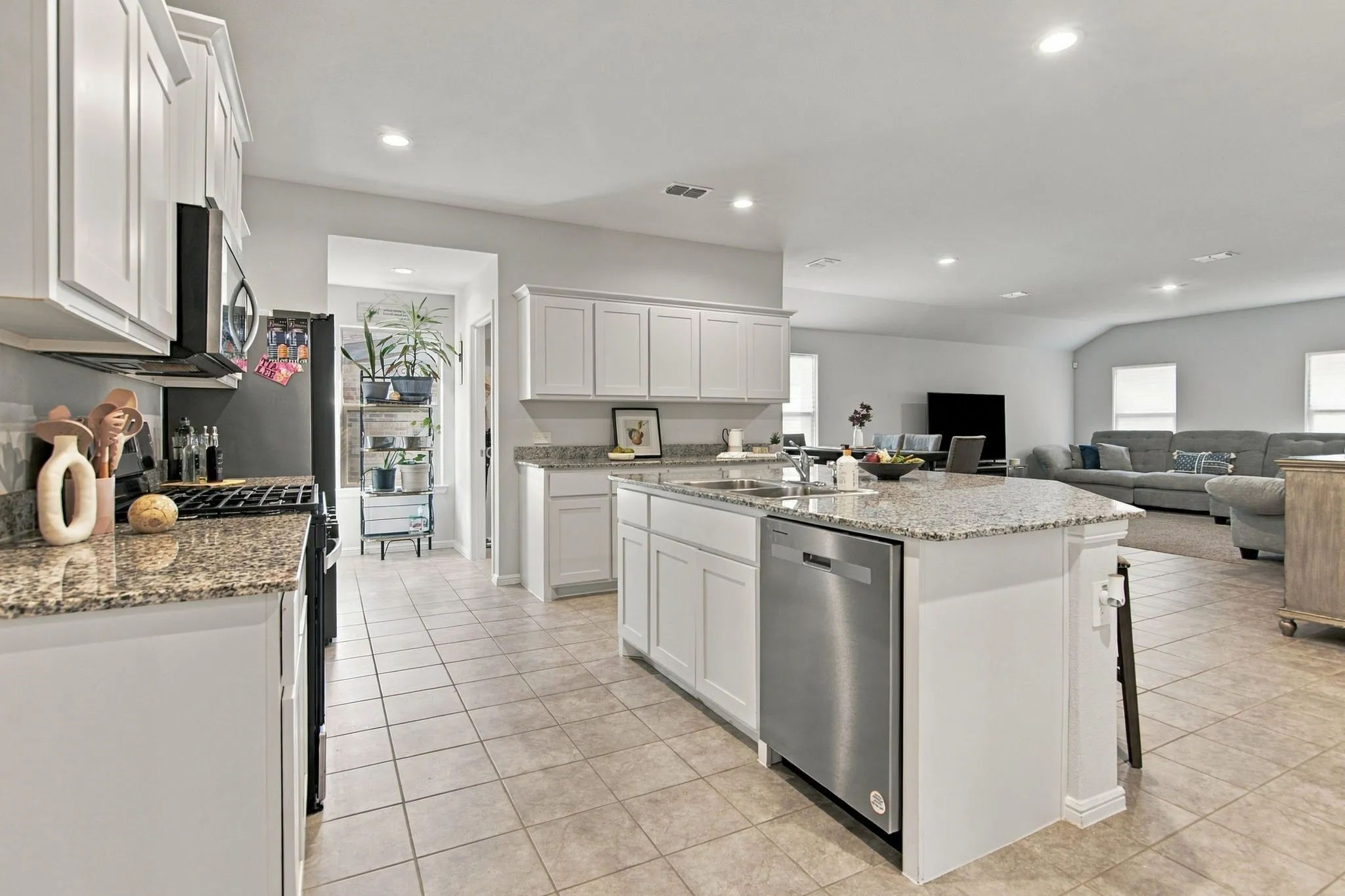 Single Family Residence For Sale in Tarrant County , 7933 Twin Forks Drive, Fort Worth, Texas 76131, 4 Bedroom, 2 Bathroom, 2 Garage spaces, 2,059 Sqft, built in 2023, mls#21409826, Real Estate Agent in Fort Worth, Homes For Sale in Tarrant county, Homes For Sale in Fort Worth, Realtor in Fort Worth Texas, Real Estate Brokerage Independent Realty Texas, Luminita Cordes Realtor