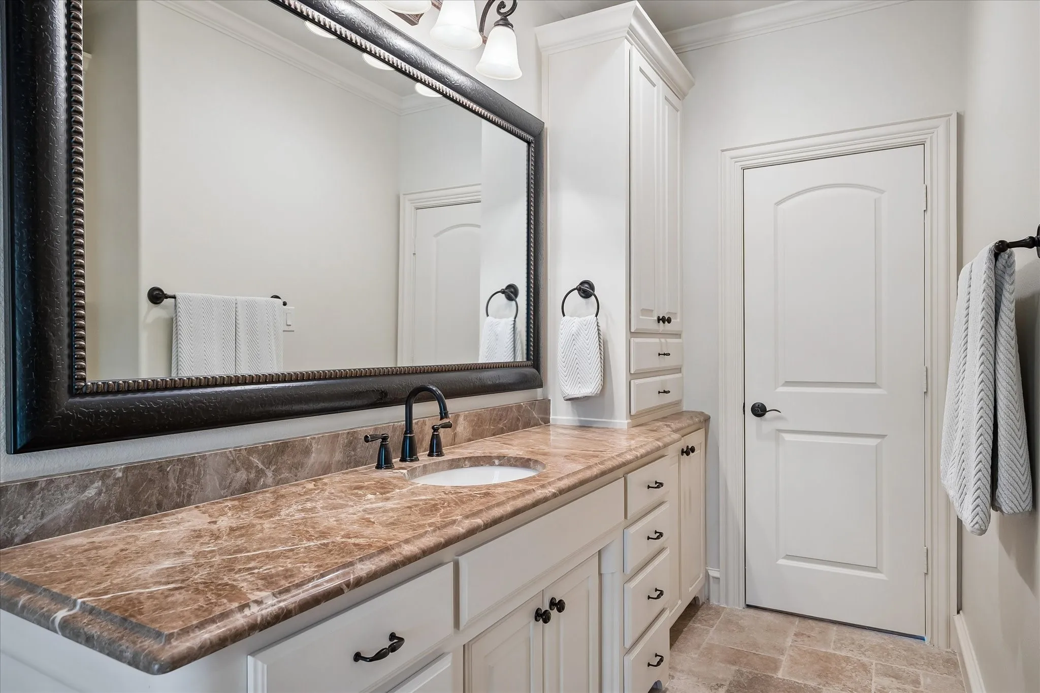 Single Family Residence For Sale in Dallas County , 6952 Kenwood Avenue, Dallas, Texas 75214, 4 Bedroom, 5 Bathroom, 2 Garage spaces, 4,438 Sqft, built in 2008, mls#21409903, Real Estate Agent in Dallas, Homes For Sale in Dallas county, Homes For Sale in Dallas, Realtor in Dallas Texas, Real Estate Brokerage Independent Realty Texas, Luminita Cordes Realtor