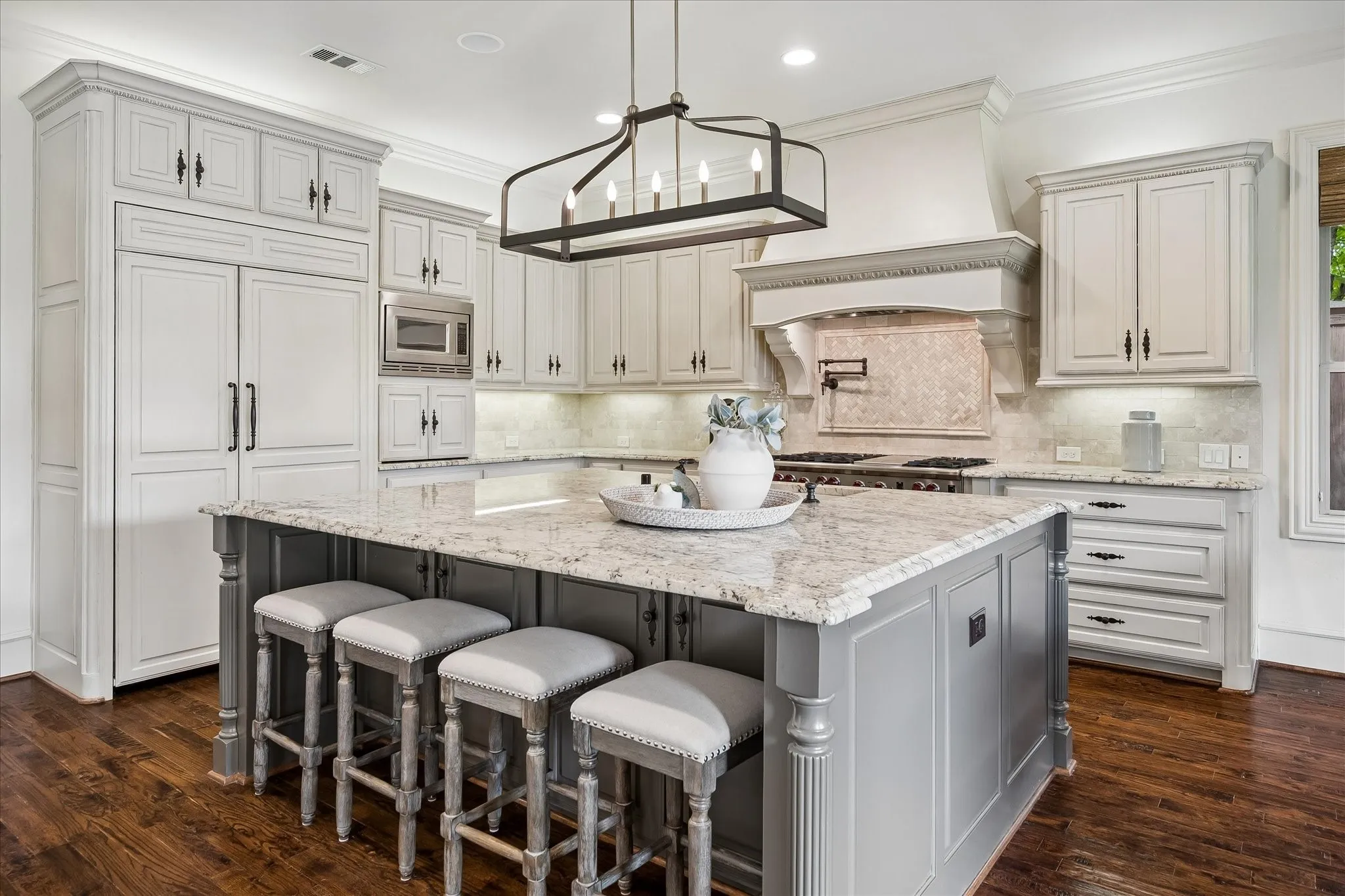 Single Family Residence For Sale in Dallas County , 6952 Kenwood Avenue, Dallas, Texas 75214, 4 Bedroom, 5 Bathroom, 2 Garage spaces, 4,438 Sqft, built in 2008, mls#21409903, Real Estate Agent in Dallas, Homes For Sale in Dallas county, Homes For Sale in Dallas, Realtor in Dallas Texas, Real Estate Brokerage Independent Realty Texas, Luminita Cordes Realtor